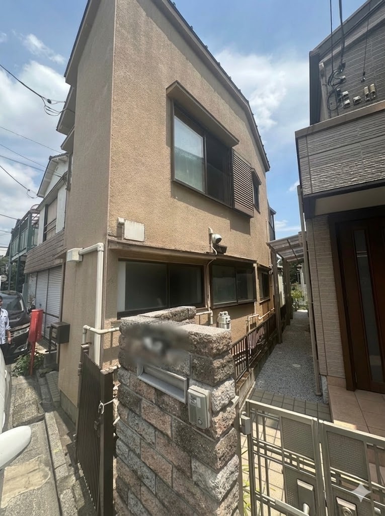 塗装前：色褪せた外壁