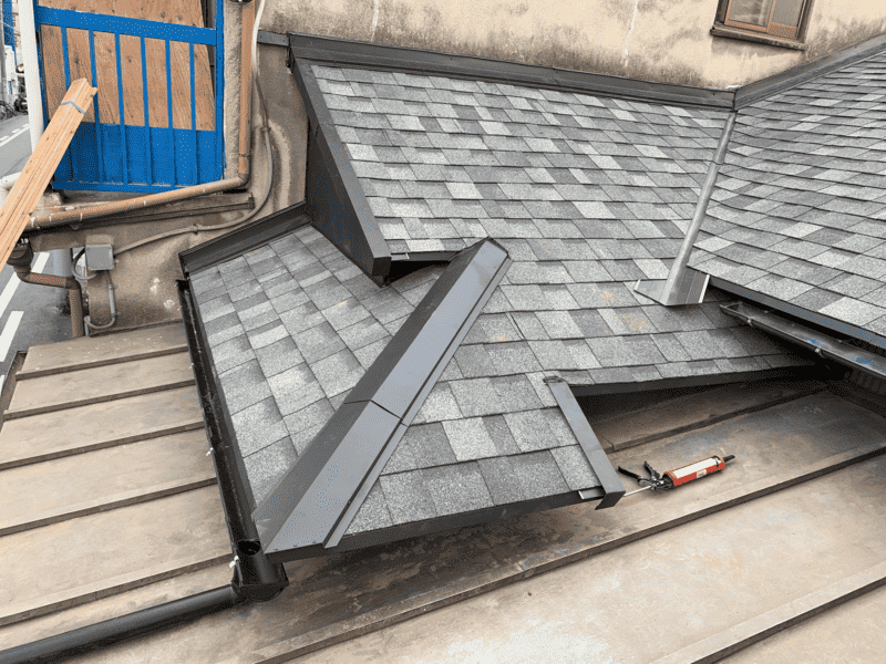 葺き替え後：新しいガルバリウム屋根